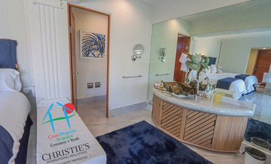 Casa con alberca con cascada, mesa de teppanyaki, palapa y vistas panorámicas al mar