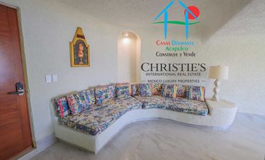 Casa con alberca con cascada, mesa de teppanyaki, palapa y vistas panorámicas al mar