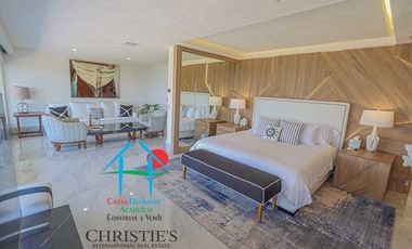 Casa con alberca con cascada, mesa de teppanyaki, palapa y vistas panorámicas al mar