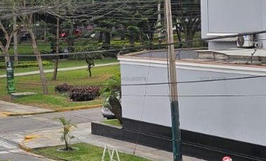 MÚDATE MAÑANA MISMO A ESTE DEPA REMODELADO Y FRENTE A PARQUE EN CHACARILLA