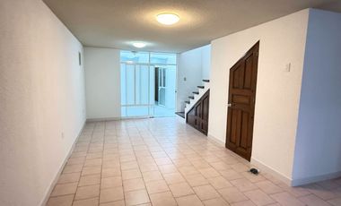 Renta casa a unos pasos de boulevard garcía de león y plaza las Américas 2 recamaras