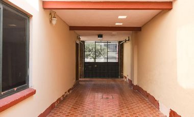 Oficina en renta a una calle de la UPAEP