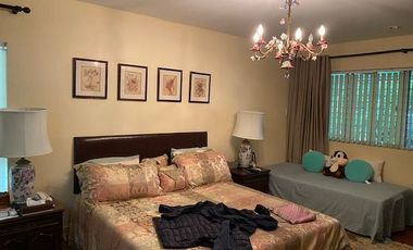 1350 sqm 4BR House & Lot in Dasmariñas Village