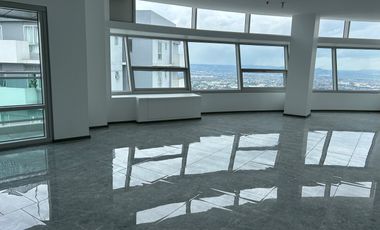 PENTHOUSE UNIT FOR LEASE IN CAPITOL COMMONS