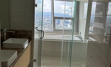 PENTHOUSE UNIT FOR LEASE IN CAPITOL COMMONS