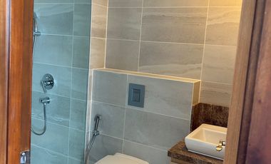 PENTHOUSE UNIT FOR LEASE IN CAPITOL COMMONS