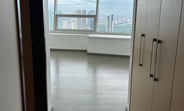 PENTHOUSE UNIT FOR LEASE IN CAPITOL COMMONS