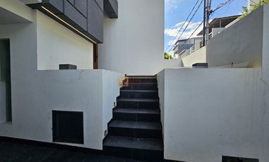 Dijual Rumah Bangunan Baru Design Modern Kekinian Rumah Komplek Kavling Polri 2,5 Lantai Hunian Nyaman Untuk Keluarga Besar Area Jelambar Jakarta Bara