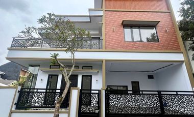 Dijual Rumah Posisi Hook di Kencana Loka BSD