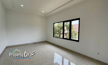 Dijual Rumah Posisi Hook di Kencana Loka BSD