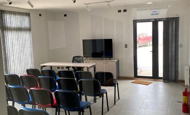 Moderna Y Amplia Oficina A Pasos Del Centro De Puerto Varas