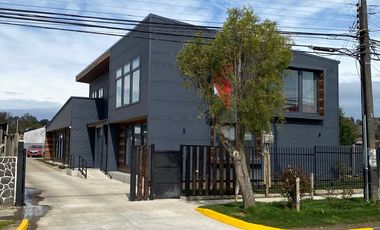 Moderna Y Amplia Oficina A Pasos Del Centro De Puerto Varas