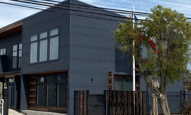 Moderna Y Amplia Oficina A Pasos Del Centro De Puerto Varas