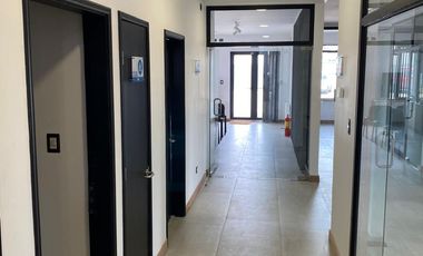 Moderna Y Amplia Oficina A Pasos Del Centro De Puerto Varas