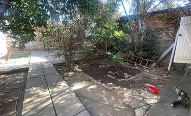 Arriendo Amplia casa uso comercial metro Einstein Recoleta