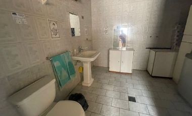 Arriendo Amplia casa uso comercial metro Einstein Recoleta