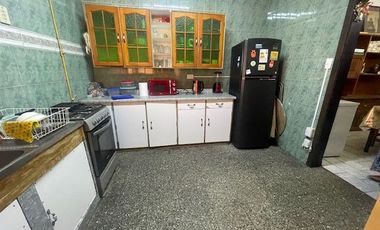 Arriendo Amplia casa uso comercial metro Einstein Recoleta