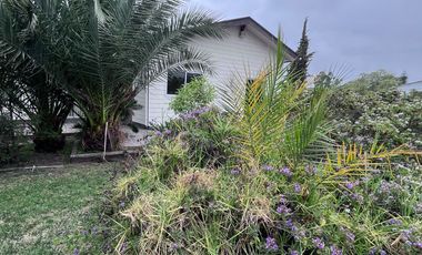 Se arrienda casa estilo canadiense en El Paico, El Monte. Ubicada en avenida principal, con excelente conectividad, a metros de Autopista del Sol y Ca