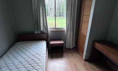 Se arrienda casa estilo canadiense en El Paico, El Monte. Ubicada en avenida principal, con excelente conectividad, a metros de Autopista del Sol y Ca