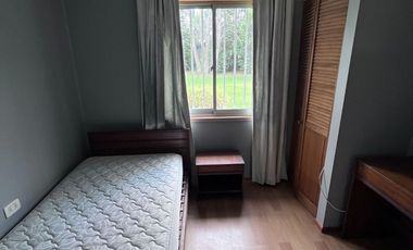 Se arrienda casa estilo canadiense en El Paico, El Monte. Ubicada en avenida principal, con excelente conectividad, a metros de Autopista del Sol y Ca