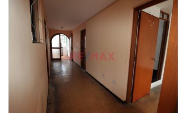 Venta De Casa De 2 Pisos + Nivel De Servicio En Urbanización Los Cipreses – Cercado De Lima