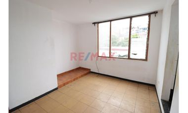 Venta De Casa De 2 Pisos + Nivel De Servicio En Urbanización Los Cipreses – Cercado De Lima