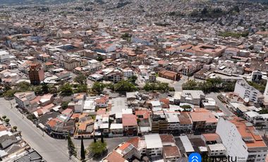 En venta propiedad en el centro de Loja sector la Pileta a pocos pasos del Parque central