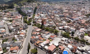 En venta propiedad en el centro de Loja sector la Pileta a pocos pasos del Parque central