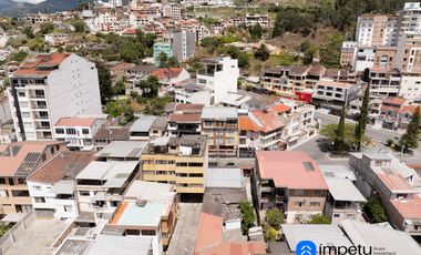 En venta propiedad en el centro de Loja sector la Pileta a pocos pasos del Parque central