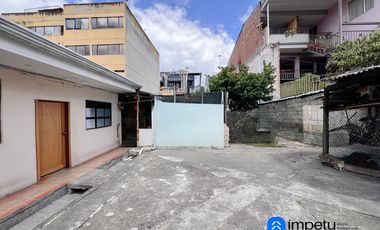 En venta propiedad en el centro de Loja sector la Pileta a pocos pasos del Parque central