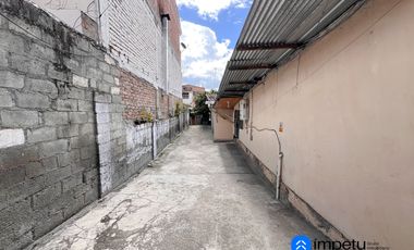 En venta propiedad en el centro de Loja sector la Pileta a pocos pasos del Parque central