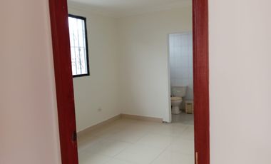 Se alquila Dpto PLANTA BAJA en KENNEDY NORTE