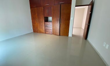 CASA EN RENTA EN LOMAS DE GRAN JARDIN 3 RECAMARAS CON BAÑO CADA UNA , DOBLE TERRAZA Y GRAN JARDIN