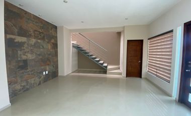 CASA EN RENTA EN LOMAS DE GRAN JARDIN 3 RECAMARAS CON BAÑO CADA UNA , DOBLE TERRAZA Y GRAN JARDIN