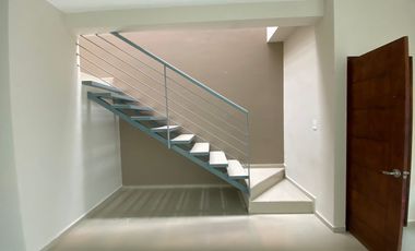 CASA EN RENTA EN LOMAS DE GRAN JARDIN 3 RECAMARAS CON BAÑO CADA UNA , DOBLE TERRAZA Y GRAN JARDIN