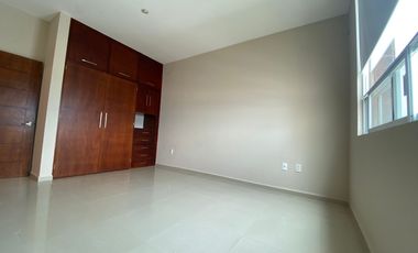 CASA EN RENTA EN LOMAS DE GRAN JARDIN 3 RECAMARAS CON BAÑO CADA UNA , DOBLE TERRAZA Y GRAN JARDIN