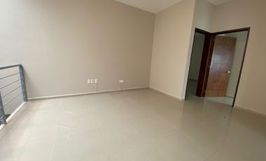 CASA EN RENTA EN LOMAS DE GRAN JARDIN 3 RECAMARAS CON BAÑO CADA UNA , DOBLE TERRAZA Y GRAN JARDIN