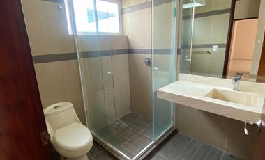 CASA EN RENTA EN LOMAS DE GRAN JARDIN 3 RECAMARAS CON BAÑO CADA UNA , DOBLE TERRAZA Y GRAN JARDIN