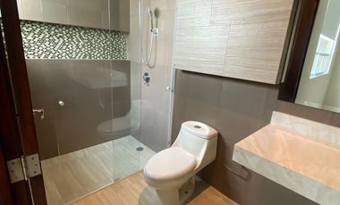 CASA EN RENTA EN LOMAS DE GRAN JARDIN 3 RECAMARAS CON BAÑO CADA UNA , DOBLE TERRAZA Y GRAN JARDIN