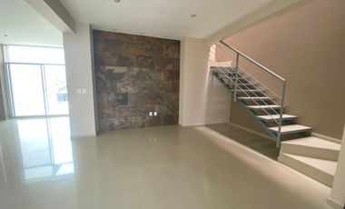 CASA EN RENTA EN LOMAS DE GRAN JARDIN 3 RECAMARAS CON BAÑO CADA UNA , DOBLE TERRAZA Y GRAN JARDIN