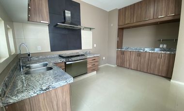 CASA EN RENTA EN LOMAS DE GRAN JARDIN 3 RECAMARAS CON BAÑO CADA UNA , DOBLE TERRAZA Y GRAN JARDIN