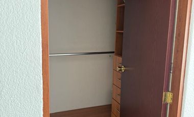 Recámara amueblada en renta en Campestre del lago