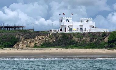 CASA EN POSORJA: ¡Oportunidad Única! Se Alquila Impresionante 