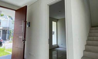 Rumah 2 lantai mewah disewakan di Citraland