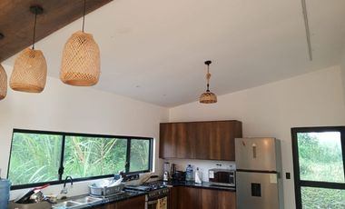 VENDO CASA AMOBLADA CON PISCINA EN URB. OASIS, PEDRO VICENTE MALDONADO, ECUADOR