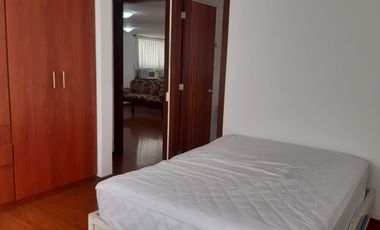 ARRIENDO DEPARTAMENTO DÚPLEX AMOBLADO, 2 DORMITORIOS, BALCÓN, URB. EL CONDADO