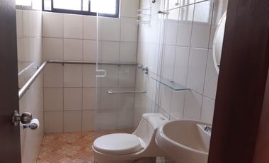 ARRIENDO DEPARTAMENTO DÚPLEX AMOBLADO, 2 DORMITORIOS, BALCÓN, URB. EL CONDADO