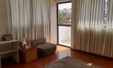 ARRIENDO DEPARTAMENTO DÚPLEX AMOBLADO, 2 DORMITORIOS, BALCÓN, URB. EL CONDADO