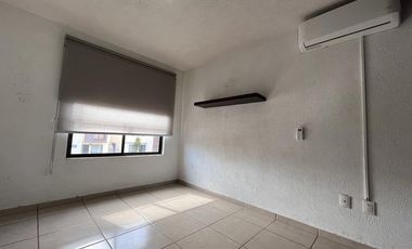 Casa en renta en El Campestre Residencial (La Venta del Astillero) dentro del Coto Leman