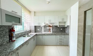 Departamento en Planta Baja en Venta en Portón de las Lomas, Guayaquil